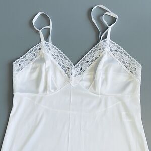 VTG Vanity Fair White Nylon And Lace Nightgown/Slip Style 10-103 Size 34 18”/40
